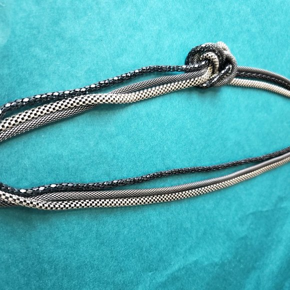 2/10$ Black and silver toned knotted necklace - Picture 2 of 3